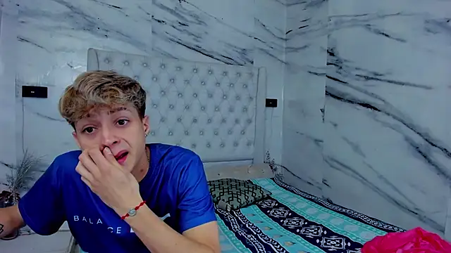 Snapshot of Ari_and_Storm chatting on 10/10/25, 01:54 Ari and Storm online show from 10/10/25, 01:54