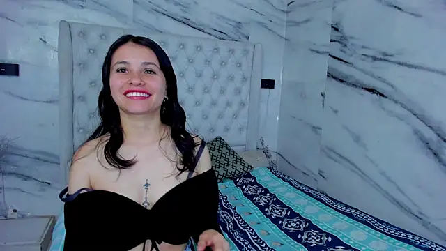 Snapshot of Ari_and_Storm chatting on 10/11/25, 04:27 Ari and Storm online show from 10/11/25, 04:27