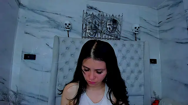 Snapshot of Ari_and_Storm chatting on 11/02/25, 01:35 Ari and Storm online show from 11/02/25, 01:35