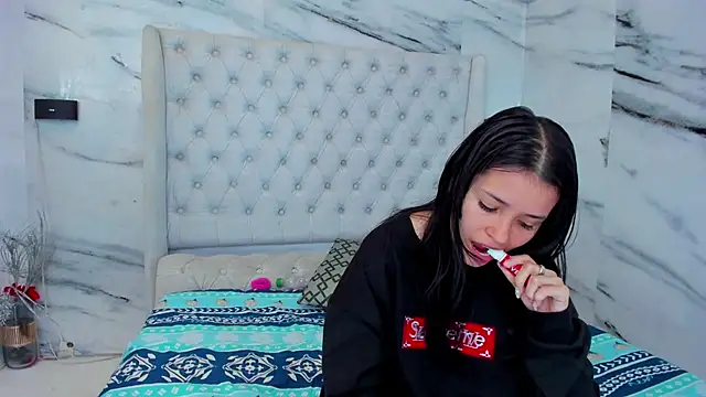 Snapshot of Ari_and_Storm chatting on 11/19/25, 02:28 Ari and Storm online show from 11/19/25, 02:28