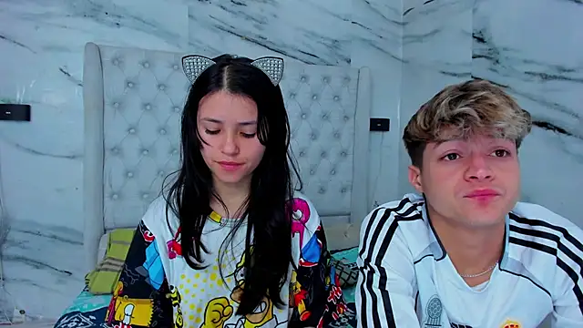 Snapshot of Ari_and_Storm chatting on 11/20/25, 01:11 Ari and Storm online show from 11/20/25, 01:11