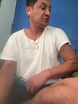 Snapshot of stevo170t chatting on 10/10/25, 04:28 stevo170t online show from 10/10/25, 04:28