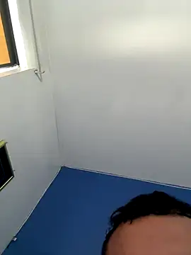 Snapshot of stevo170t chatting on 10/27/25, 04:44 stevo170t online show from 10/27/25, 04:44