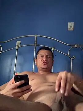 Snapshot of stevo170t chatting on 11/09/25, 08:29 stevo170t online show from 11/09/25, 08:29