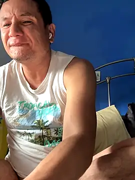 Snapshot of stevo170t chatting on 11/11/25, 05:35 stevo170t online show from 11/11/25, 05:35