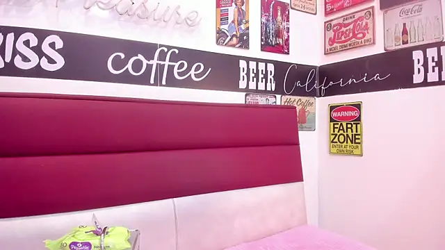 Snapshot of Scarlett_14_ chatting on 11/20/25, 03:07 Scarlett 14 online show from 11/20/25, 03:07