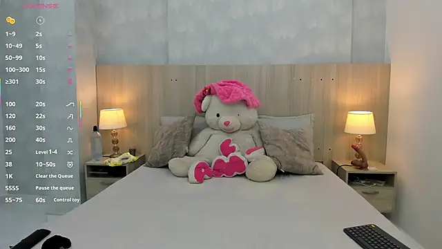 Snapshot of mia_aristizabal chatting on 09/10/25, 11:32 mia aristizabal online show from 09/10/25, 11:32