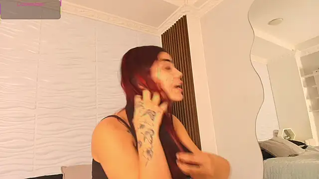 Snapshot of KimberlyLoren chatting on 10/03/25, 04:09 KimberlyLoren online show from 10/03/25, 04:09