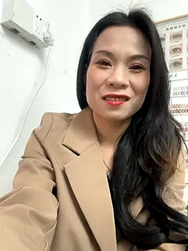 Baby-mmm online show from 11/18/25, 07:02