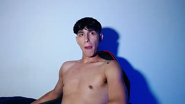 Snapshot of rowanbigboy23 chatting on 11/15/25, 05:38 rowanbigboy23 online show from 11/15/25, 05:38