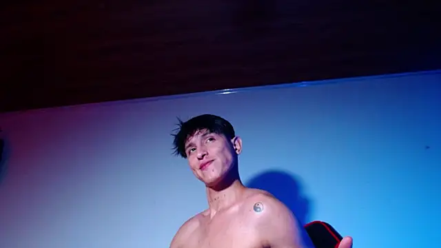 Snapshot of rowanbigboy23 chatting on 11/19/25, 11:54 rowanbigboy23 online show from 11/19/25, 11:54