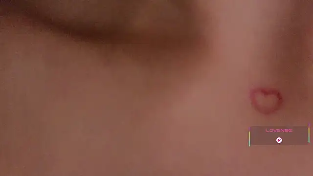 Snapshot of Hollyxx_ chatting on 09/13/25, 08:08 Hollyxx online show from 09/13/25, 08:08