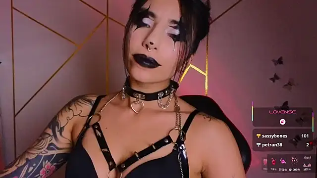 Snapshot of Hollyxx_ chatting on 10/04/25, 05:38 Hollyxx online show from 10/04/25, 05:38