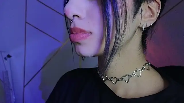 Snapshot of Hollyxx_ chatting on 10/17/25, 11:35 Hollyxx online show from 10/17/25, 11:35