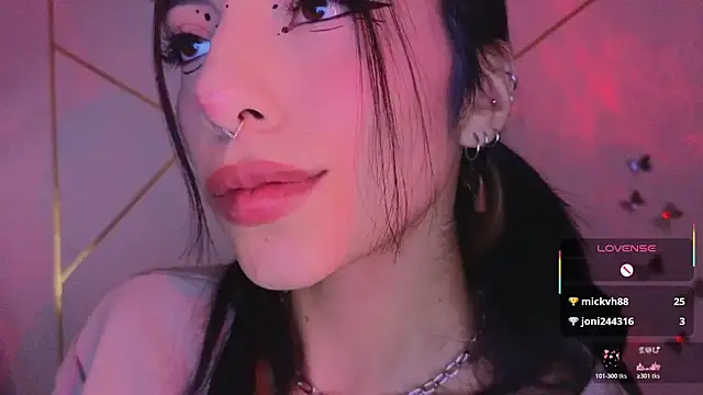 Snapshot of Hollyxx_ chatting on 11/16/25, 10:48 Hollyxx online show from 11/16/25, 10:48