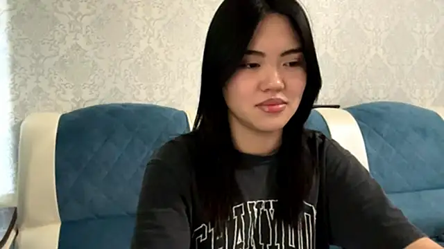 Snapshot of MIMIMary chatting on 09/19/25, 10:05 MIMIMary online show from 09/19/25, 10:05