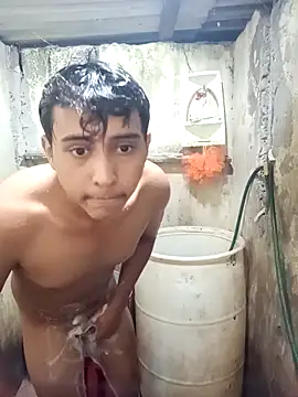 Snapshot of lalop221 chatting on 10/20/25, 03:18 lalop221 online show from 10/20/25, 03:18