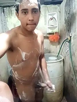 Snapshot of lalop221 chatting on 10/21/25, 03:40 lalop221 online show from 10/21/25, 03:40