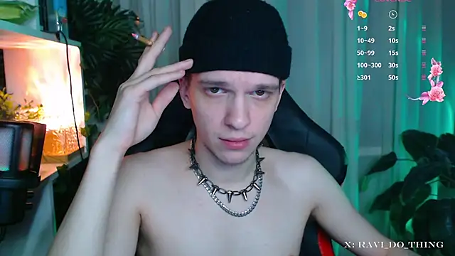 frozen boy online show from 11/14/25, 04:38