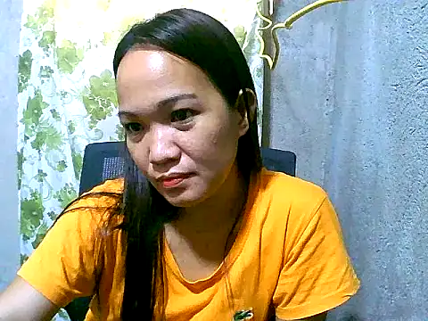 Snapshot of Sexxypinay chatting on 10/15/25, 04:01 Sexxypinay online show from 10/15/25, 04:01