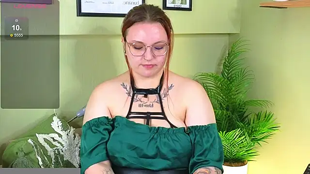 Snapshot of AlisaDream_ chatting on 09/13/25, 03:01 AlisaDream online show from 09/13/25, 03:01