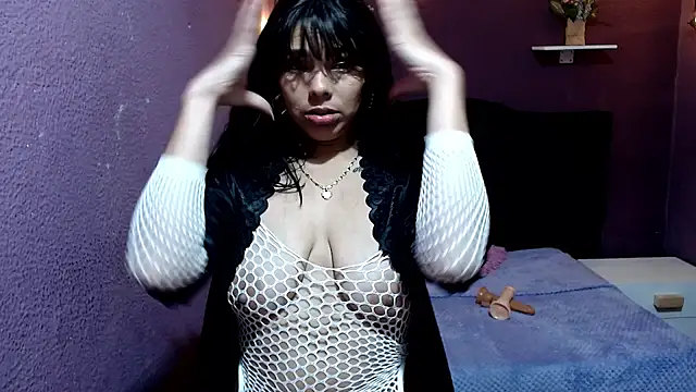 Snapshot of brenda_smile33 chatting on 09/10/25, 01:44 brenda smile33 online show from 09/10/25, 01:44