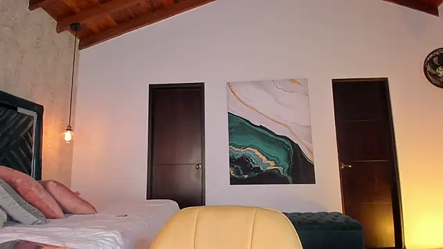 Sofi Moreno online show from 10/10/25, 12:15