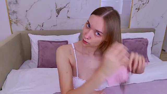 AmadaReine online show from 09/30/25, 04:12