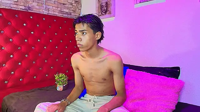 Snapshot of camilo_nom chatting on 09/19/25, 04:14 camilo nom online show from 09/19/25, 04:14