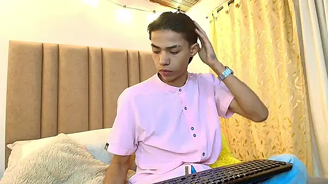 Snapshot of camilo_nom chatting on 09/28/25, 04:40 camilo nom online show from 09/28/25, 04:40