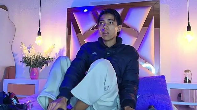 Snapshot of camilo_nom chatting on 10/05/25, 04:22 camilo nom online show from 10/05/25, 04:22