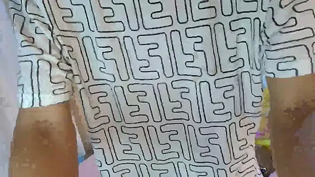 Snapshot of camilo_nom chatting on 10/08/25, 04:10 camilo nom online show from 10/08/25, 04:10