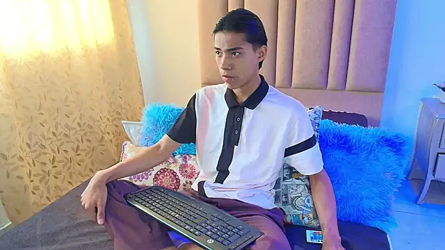 Snapshot of camilo_nom chatting on 10/12/25, 12:59 camilo nom online show from 10/12/25, 12:59