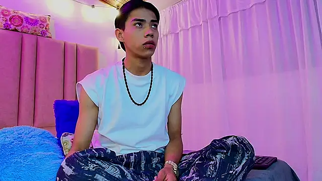 Snapshot of camilo_nom chatting on 10/21/25, 05:41 camilo nom online show from 10/21/25, 05:41