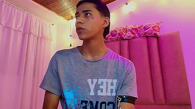 Snapshot of camilo_nom chatting on 10/25/25, 05:15 camilo nom online show from 10/25/25, 05:15