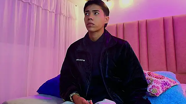 Snapshot of camilo_nom chatting on 10/26/25, 04:07 camilo nom online show from 10/26/25, 04:07