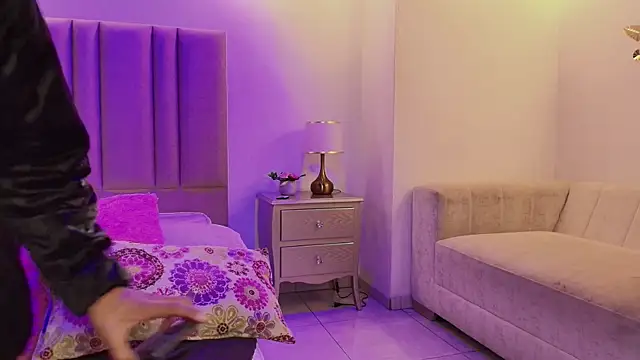 Snapshot of camilo_nom chatting on 11/12/25, 04:13 camilo nom online show from 11/12/25, 04:13