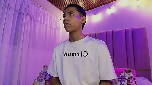 Snapshot of camilo_nom chatting on 11/13/25, 05:39 camilo nom online show from 11/13/25, 05:39