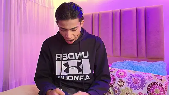 Snapshot of camilo_nom chatting on 11/20/25, 03:28 camilo nom online show from 11/20/25, 03:28