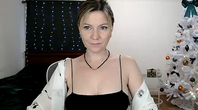 Snapshot of ParadiseAlina chatting on 12/17/24, 06:20 ParadiseAlina online show from 12/17/24, 06:20