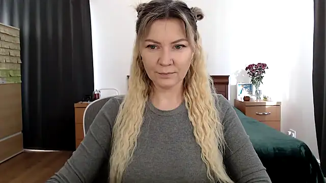 ParadiseAlina online show from 11/21/25, 12:15