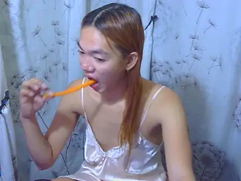 Snapshot of ursexy_prettytrans chatting on 10/22/25, 05:08 ursexy prettytrans online show from 10/22/25, 05:08