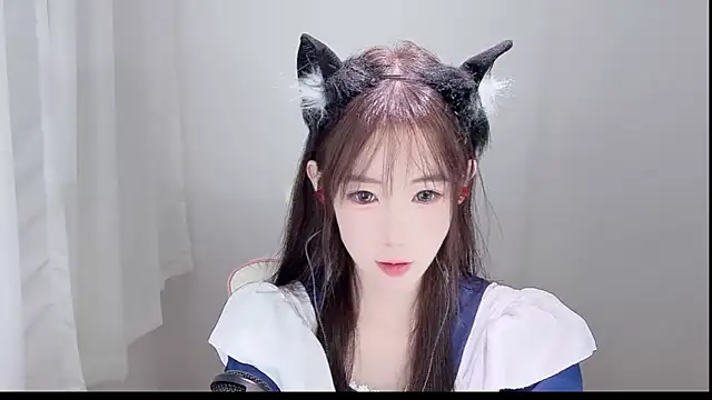 Snapshot of Xiao-runbao chatting on 10/13/25, 01:33 Xiao-runbao online show from 10/13/25, 01:33