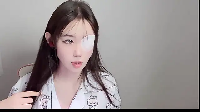 Snapshot of Xiao-runbao chatting on 10/14/25, 01:56 Xiao-runbao online show from 10/14/25, 01:56