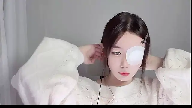 Snapshot of Xiao-runbao chatting on 10/15/25, 01:33 Xiao-runbao online show from 10/15/25, 01:33