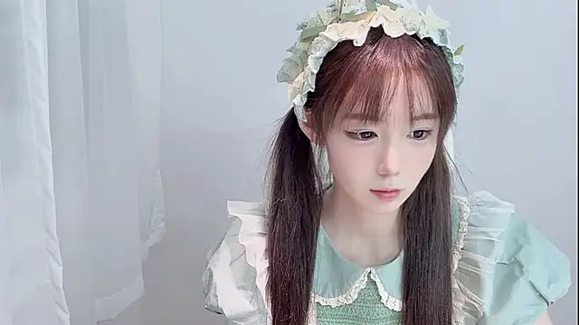 Xiao-runbao online show from 10/25/25, 02:24