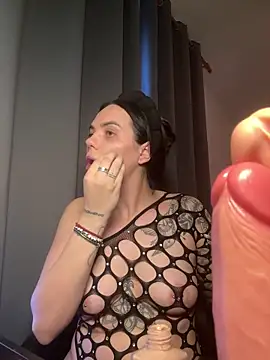 Snapshot of -RAHELA- chatting on 10/18/25, 03:13 -RAHELA- online show from 10/18/25, 03:13