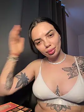 Snapshot of -RAHELA- chatting on 10/28/25, 11:47 -RAHELA- online show from 10/28/25, 11:47