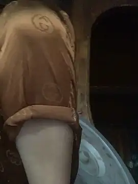 Lonnina online show from 10/08/25, 01:25