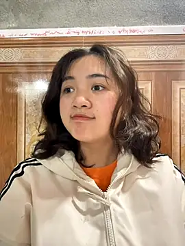 Lonnina online show from 11/18/25, 04:17